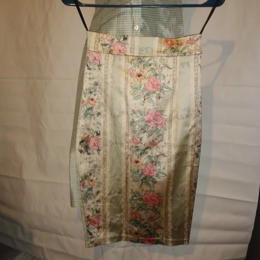Floral Elegance Women's Pencil Skirt - Picture 7 of 8
